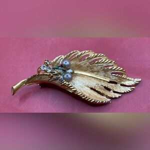 Vintage BSK Brooch Gold Tone Leaf Pearls Rhinestones Statement 3”